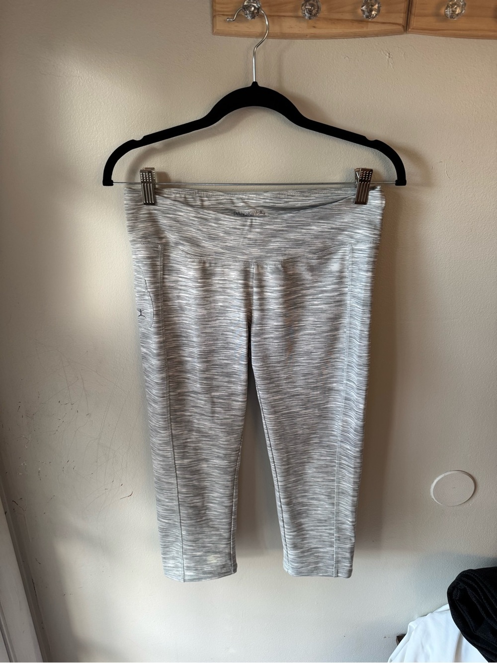 Danskin Now Grey Space Dye Capri Leggings Size M Medium Side Pocket Activewear